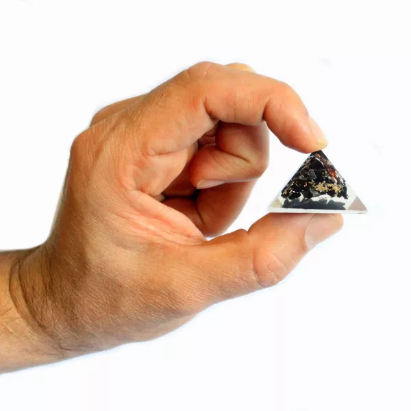 Sm Orgonite Pyramid 25mm Gemchips and Copper (assorted colours/designs) - Image 2