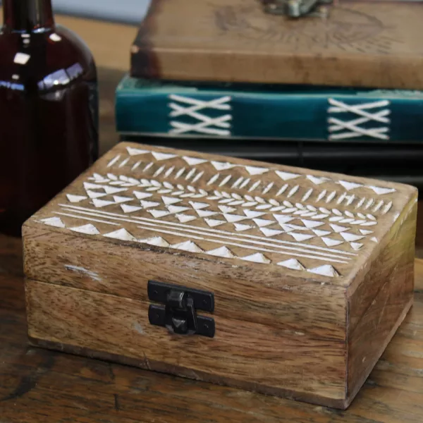 White Washed Wooden Box - 6x4 Aztec Design - Image 3