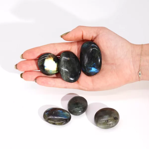 Madagascar Labradorite Palm Stone (approx 25-30gms 55-60mm) - Image 4