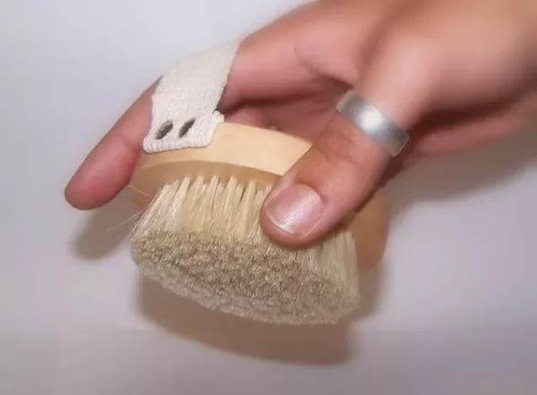 Hand Grip Serious Body Scrub Brush - Image 2