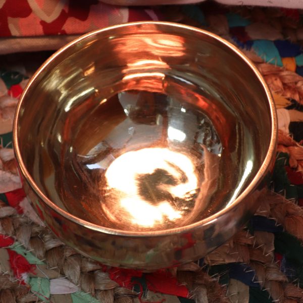 Medium Shining Bell-Metal Handmade Singing Bowl (approx 750g) - 15cm - Image 3
