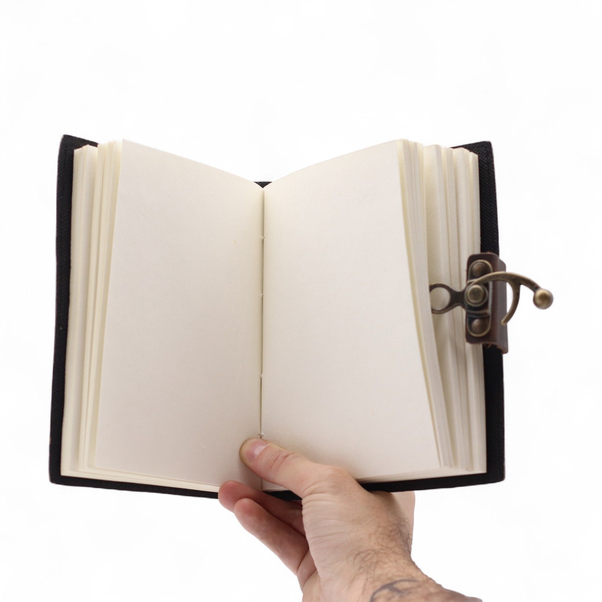 Leather Printed Notebook – Never Give Up On Your Dreams - 17.8×12.7 cm - Image 3