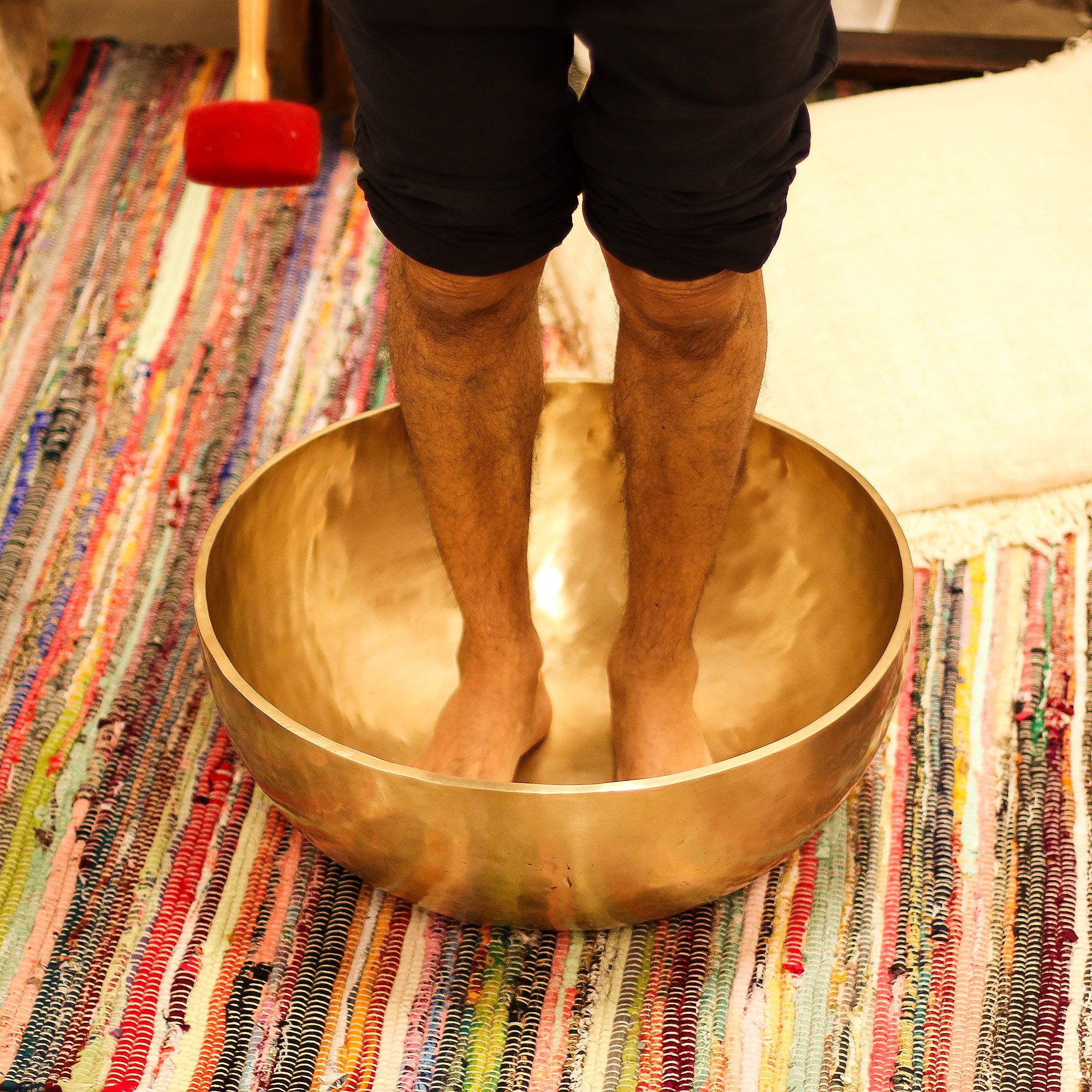 Plain - Huge Vibrational Feet Standing Bowl - 50x20cm - 10.7kg - Image 5