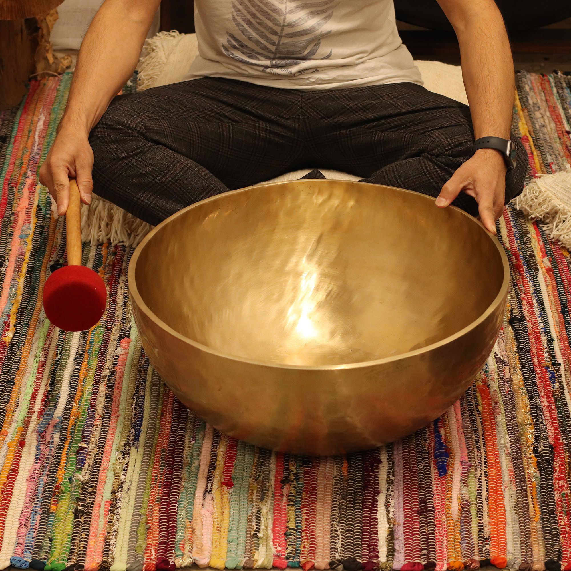 Plain - Huge Vibrational Feet Standing Bowl - 50x20cm - 10.7kg - Image 8