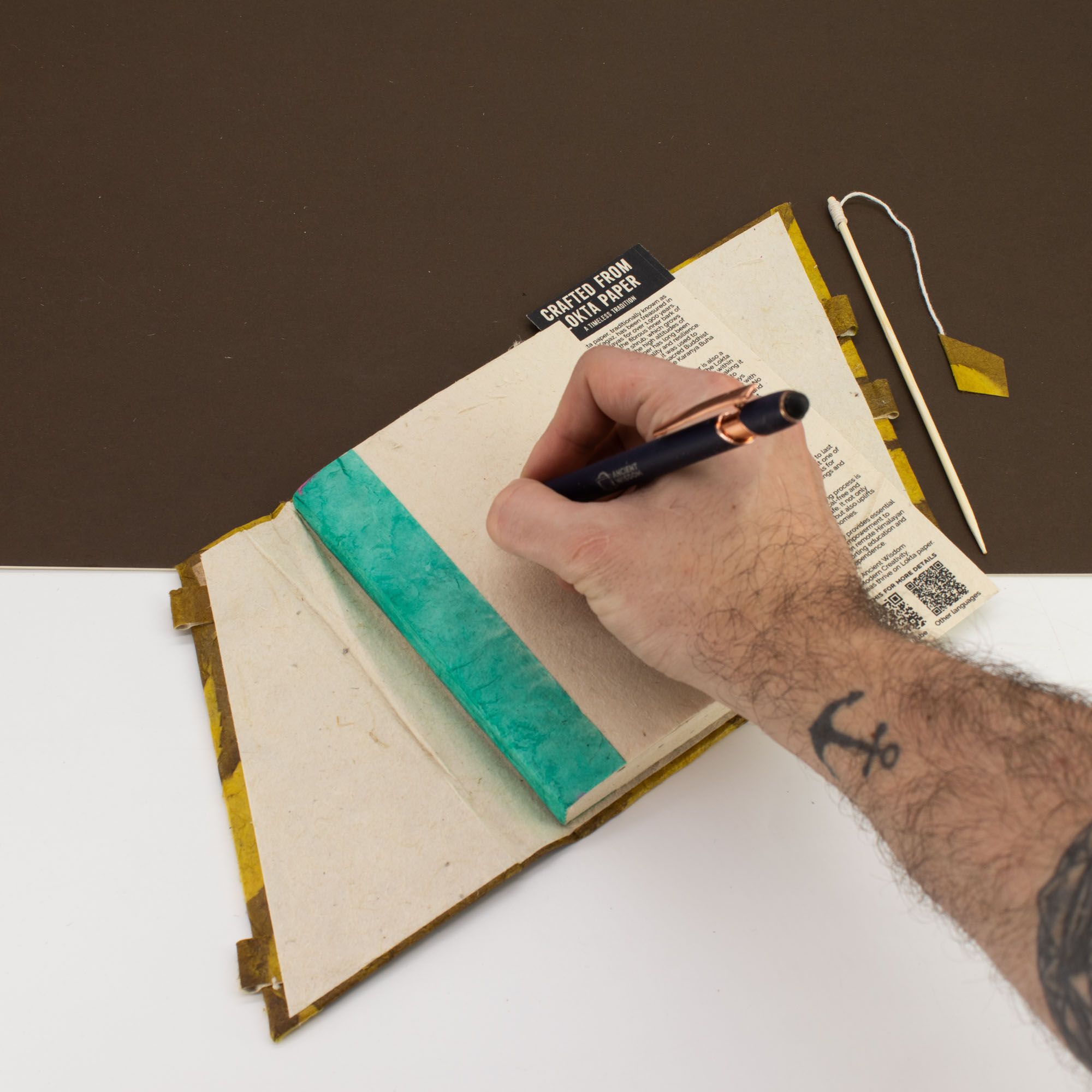 Lokta Bold Floral Bamboo Lock Notebook – Medium (15x12cm) – 45 Leaves – Mustard Brown 2 Lokta Bold Floral Bamboo Lock Notebook – Medium (15x12cm) – 45 Leaves – Mustard Brown - Image 2