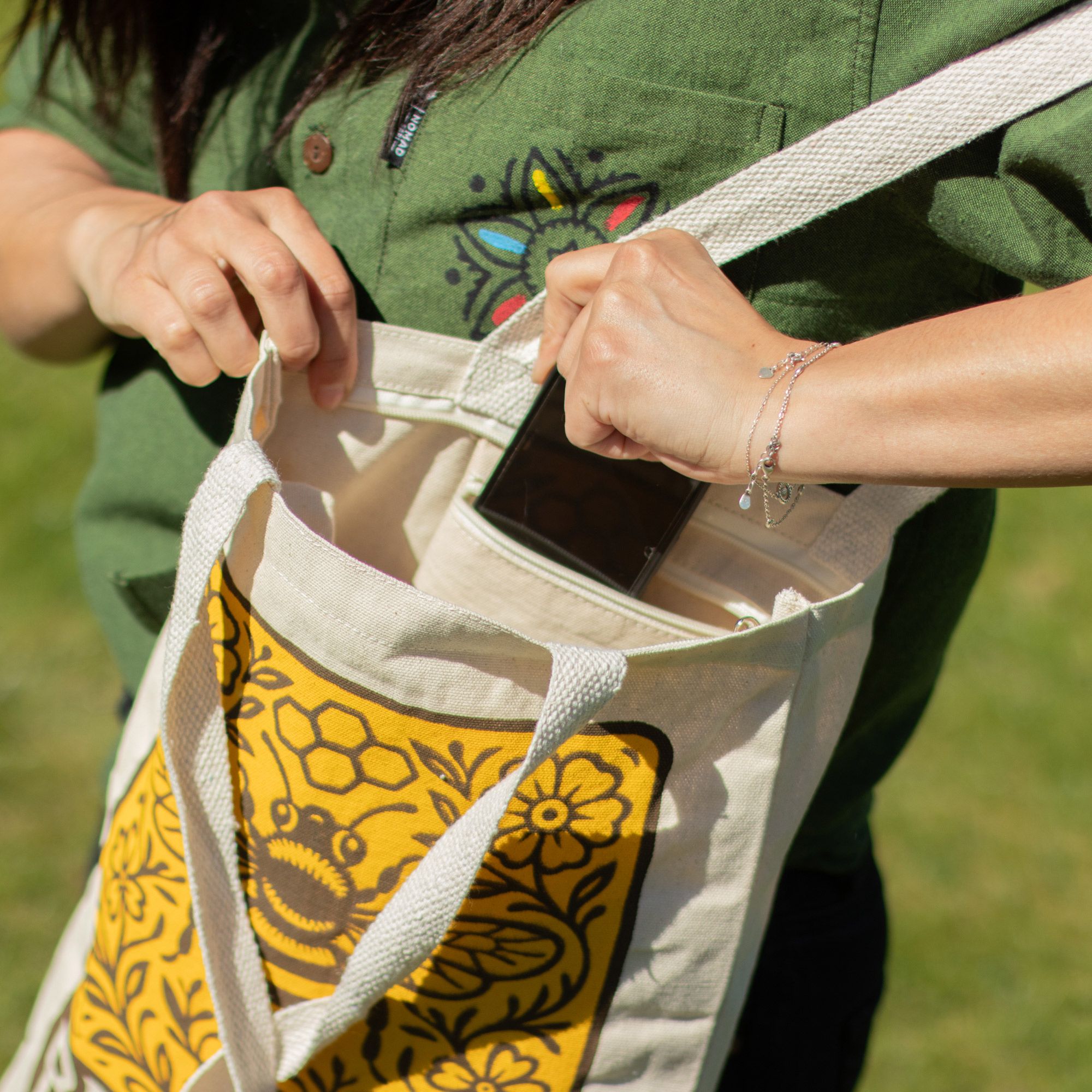 Nomad Sari Iconic Toni Tote Bag - Bee Kind - Natural 10oz - Image 9
