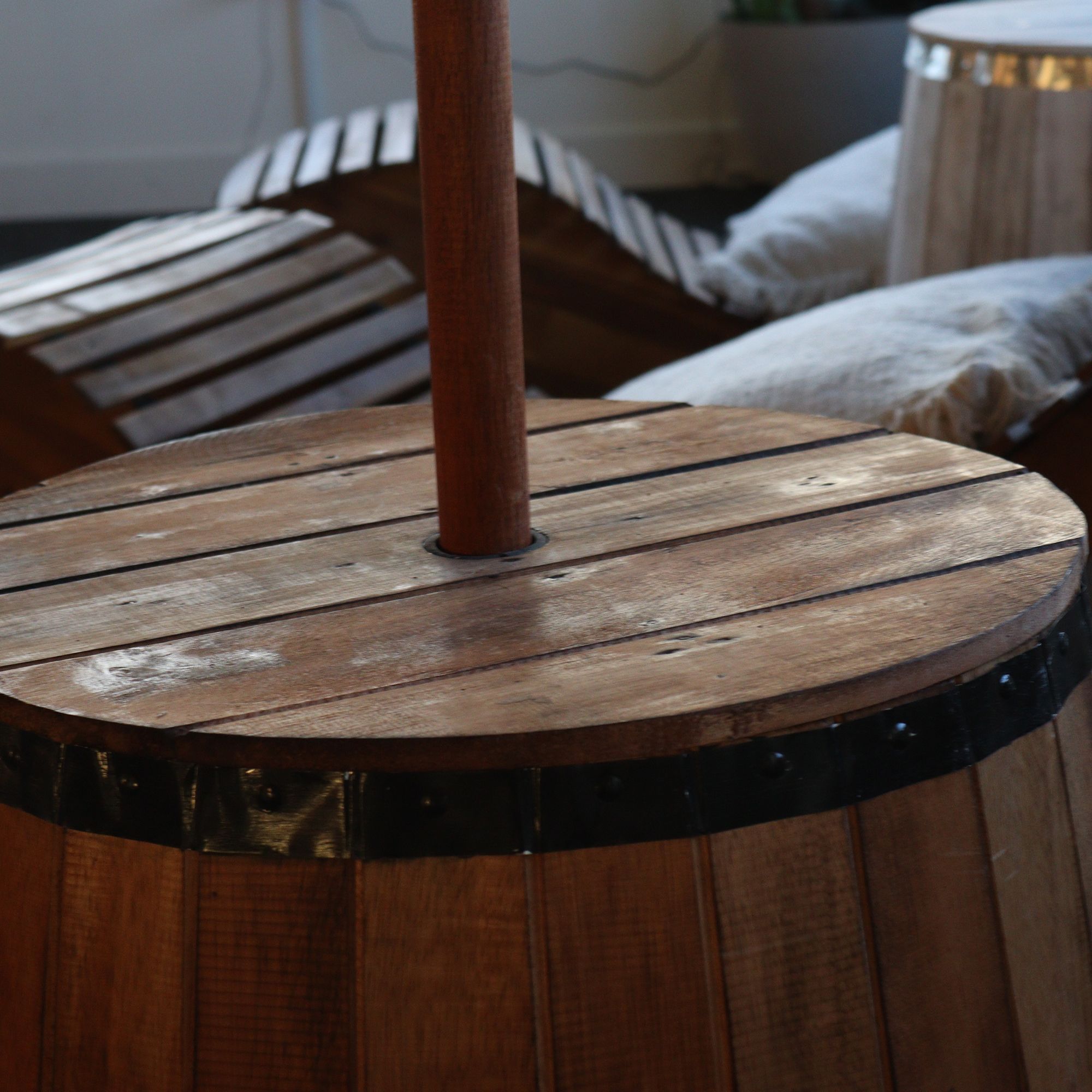 Beer Barrel Stool & Parasol Stand – Natural Wood 38 x 32 cm - Image 9