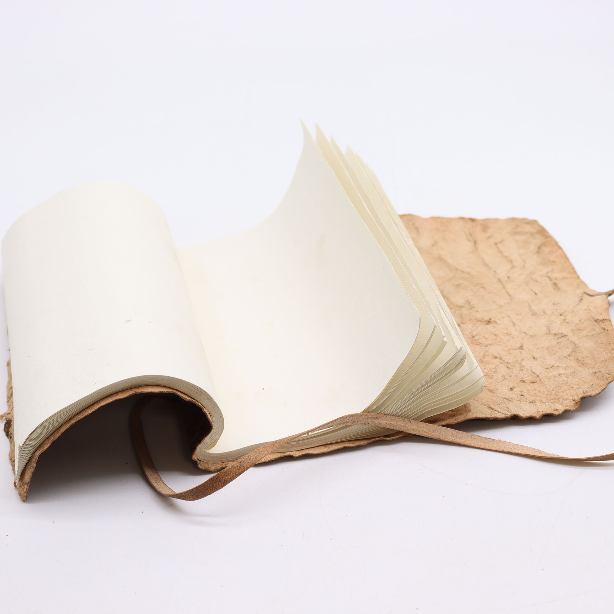 Rolled Leather Travel Notebook - 96 pages - Natural 21x15cm - Image 2