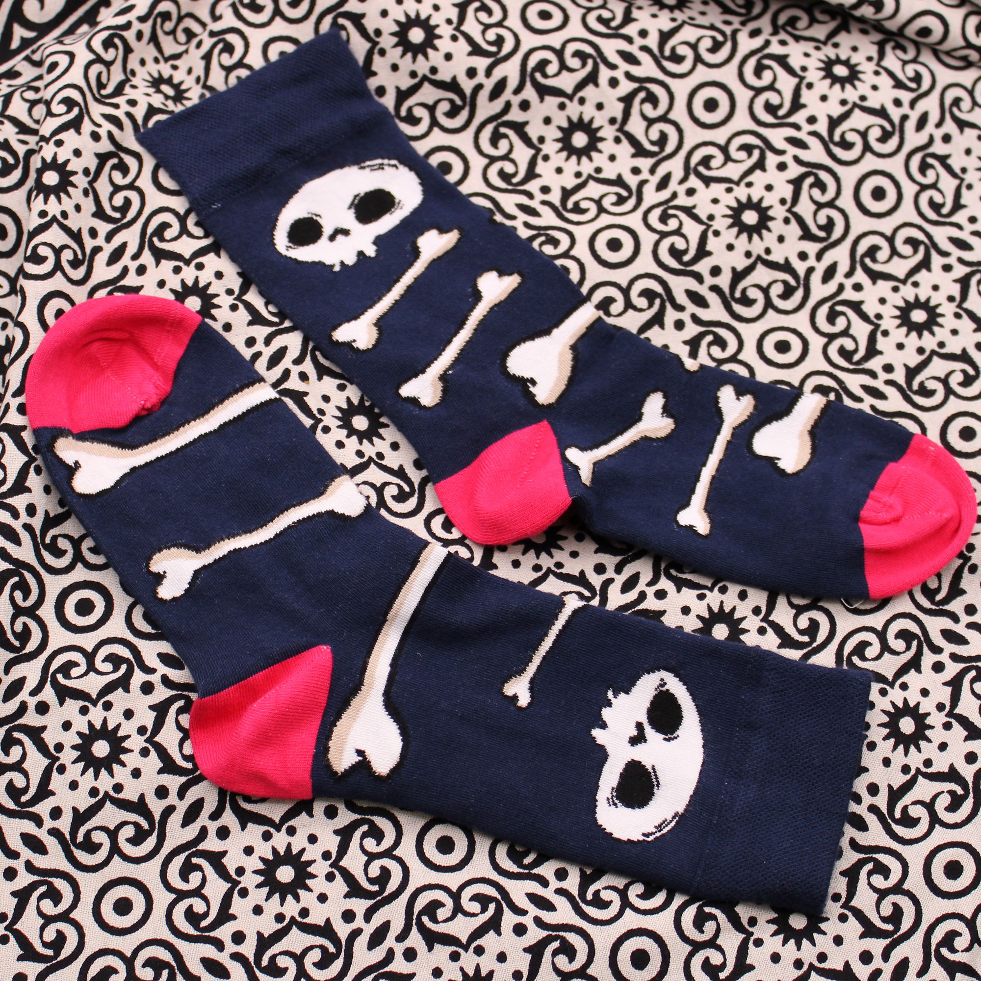 Hop Hare Bamboo Socks S/M - Skulls and Bones - Image 2
