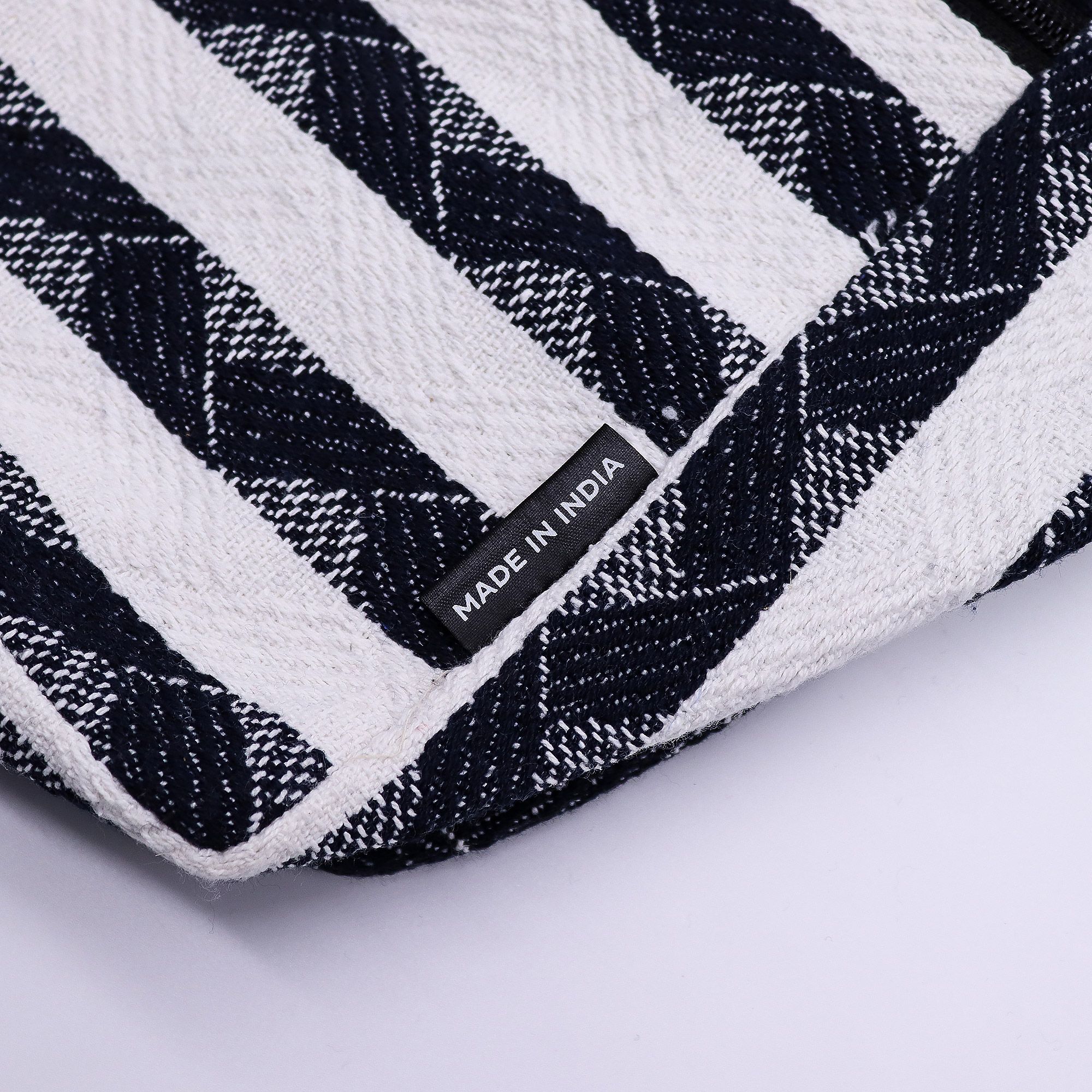 Nomad Sari Jacquard Natural Wander Muse Bags - Atlas Nomad - Image 7