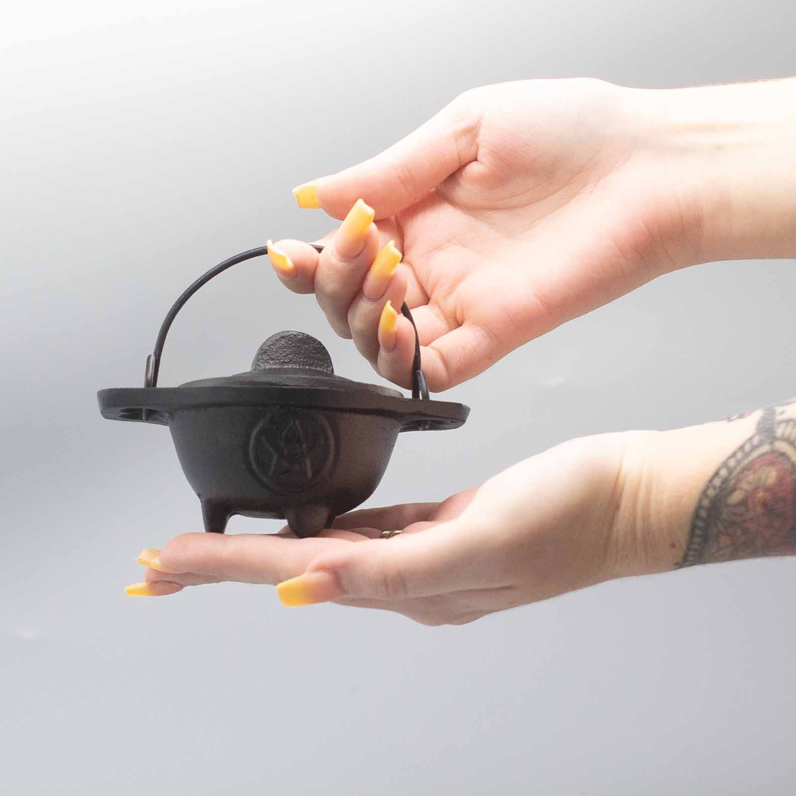 Cast Iron Cauldron with Pentagon 5x9cm - Image 3