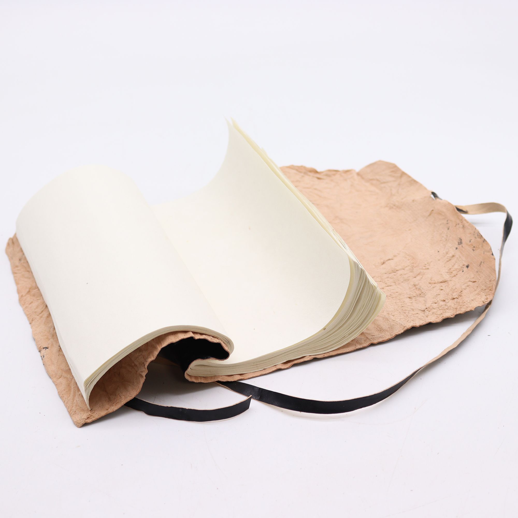 Rolled Leather Travel Notebook - 96 pages - Black 21x15cm - Image 3
