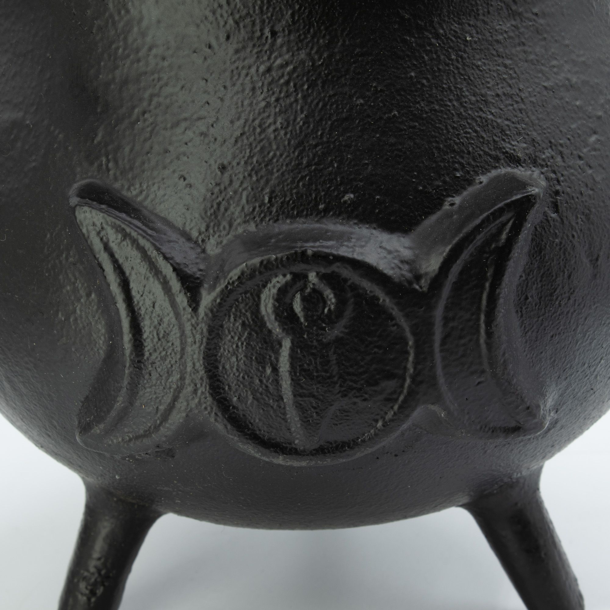 Extra Huge Cast Iron Cauldron with Triple Moon 23x18cm (at least 4kg) - Image 6