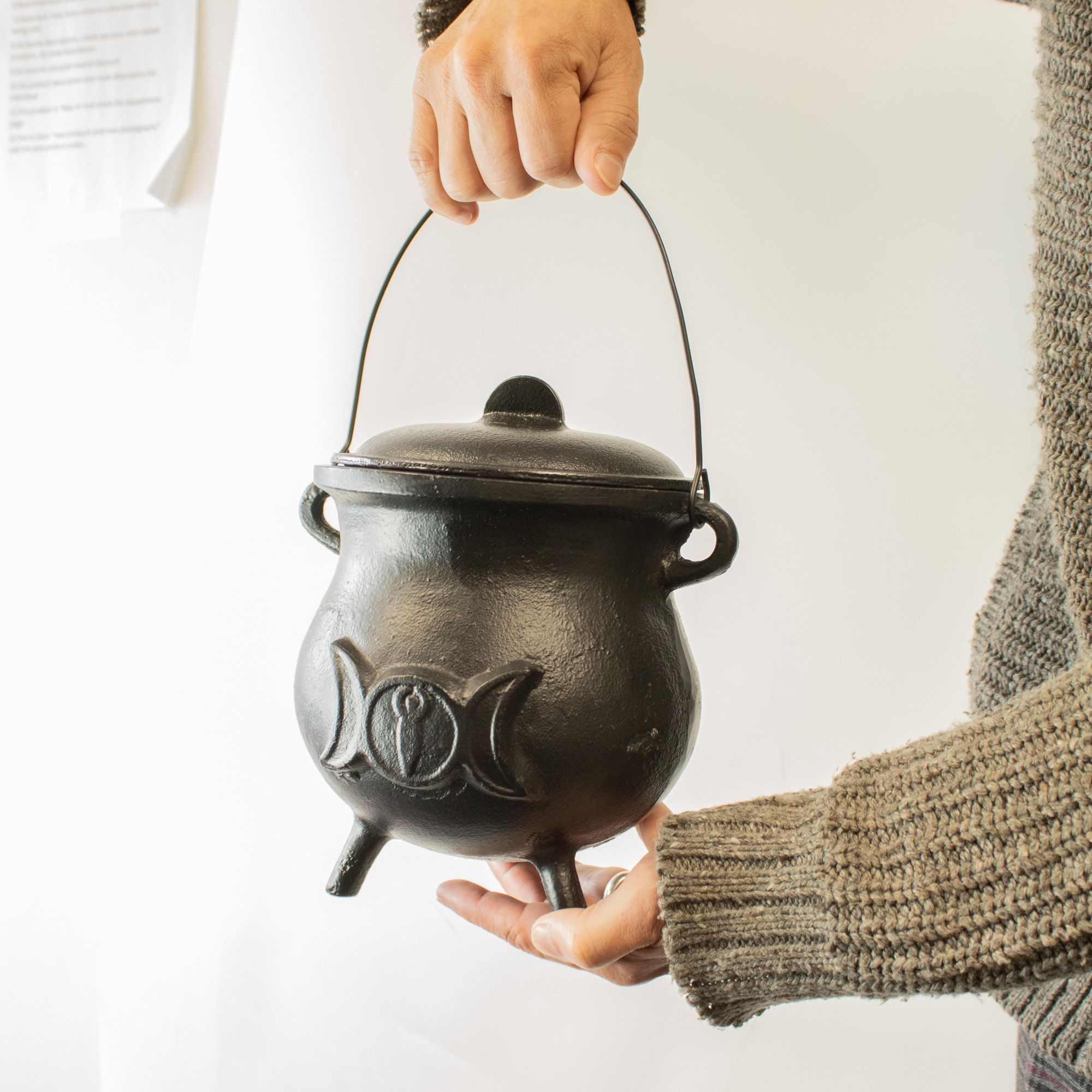Extra Huge Cast Iron Cauldron with Triple Moon 23x18cm (at least 4kg) - Image 2
