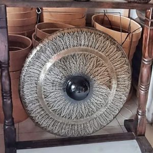 Large Gong in Brown Antique Stand - 80cm - Black - pattern